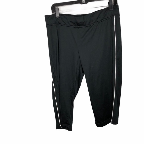 Nike Black Capri Cropped Leggings Size Large - Picture 2 of 7